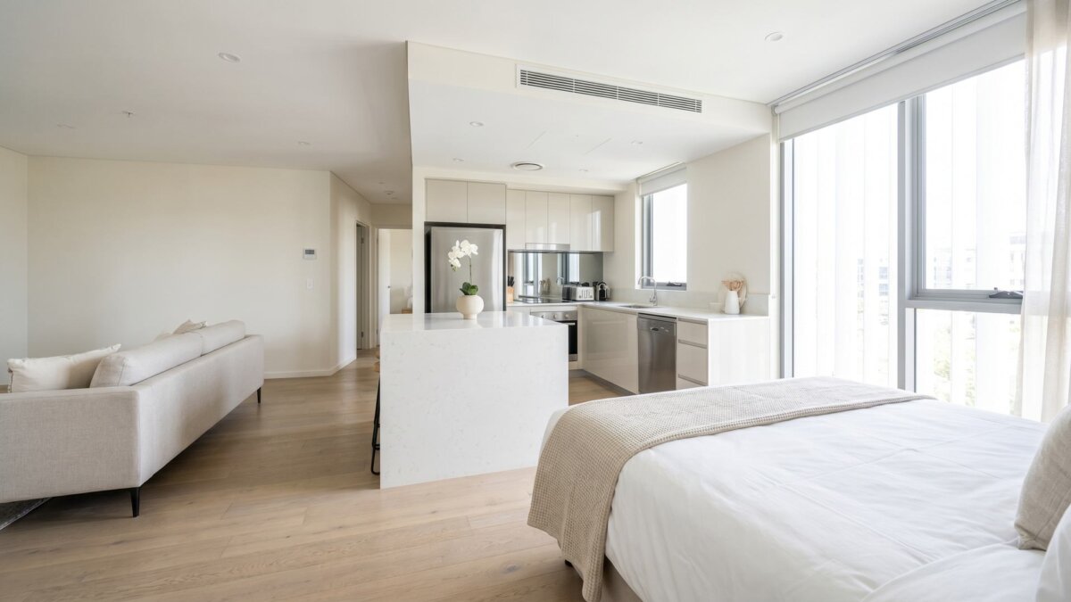 Blitzsaubere Ferienwohnung mit gemachtem Bett und glänzender Küche
